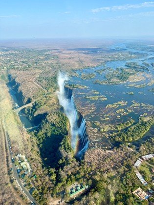画像1　ビクトリアの滝（ヘリコプターから）.jpg