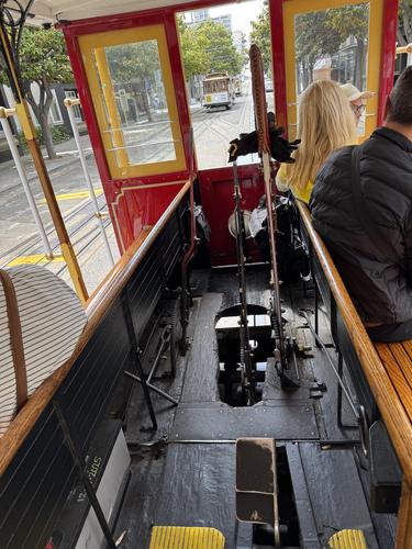 2ケーブルカー運転席.JPG
